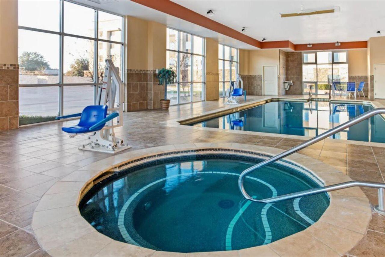 La Quinta Inn & Suites By Wyndham Ft Worth-Burleson Eksteriør bilde