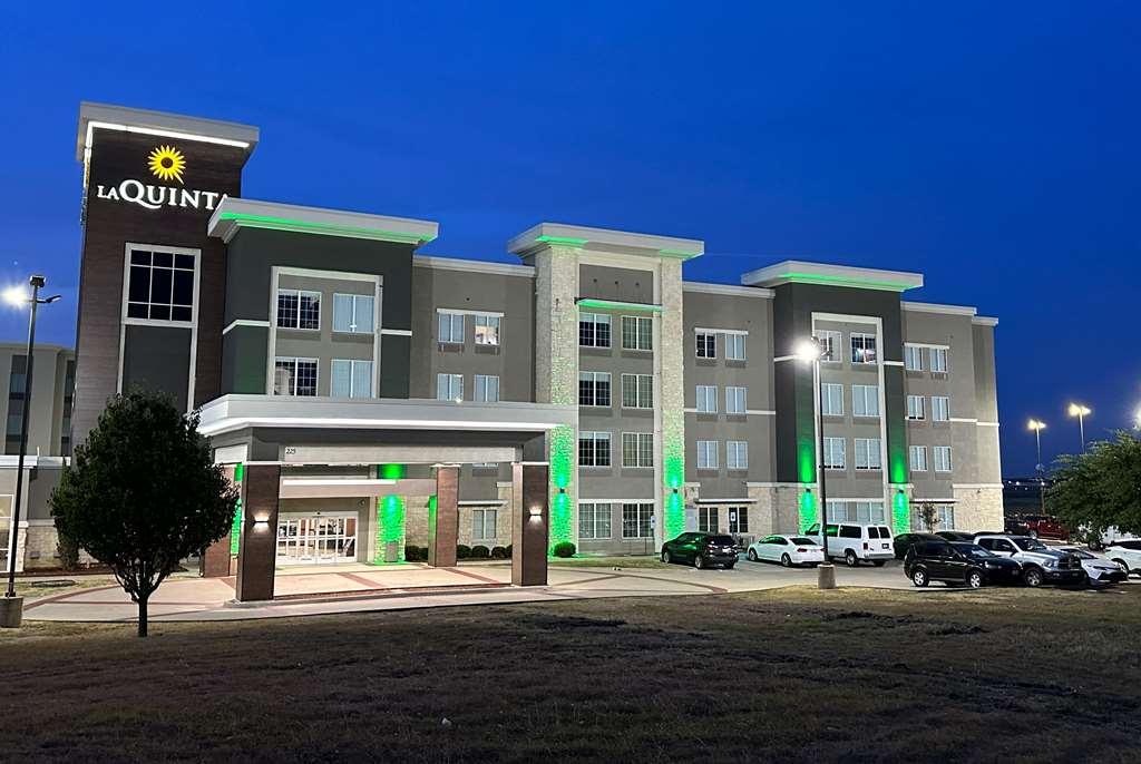 La Quinta Inn & Suites By Wyndham Ft Worth-Burleson Eksteriør bilde